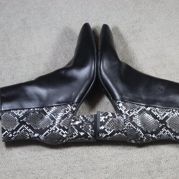 Nine West Size 8M Black and White Snakeskin Printed 2.5" Block Heels - Picture 4 of 7